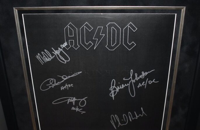 AC/DC – Back In Black