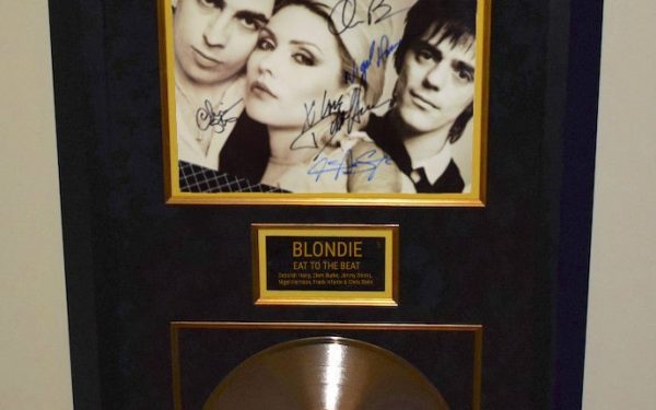 Blondie – Eat To The Beat