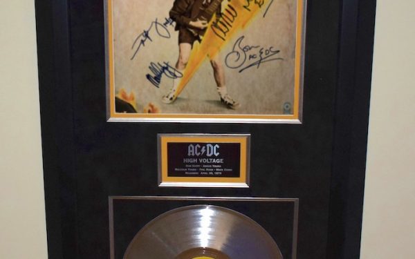 AC/DC – High Voltage
