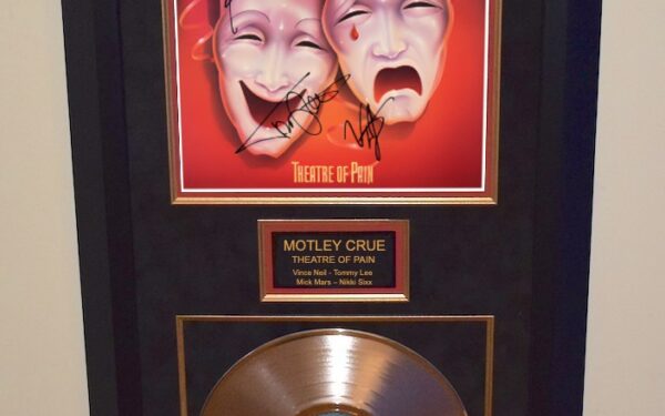 Motley Crue – Theatre Of Pain