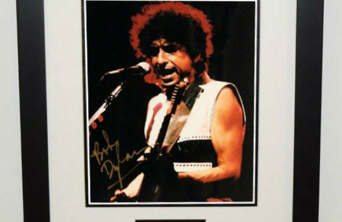 #7-Bob Dylan Signed 8×10 Photograph