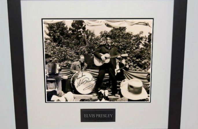#4-Elvis Presley Signed 8×10 Photograph