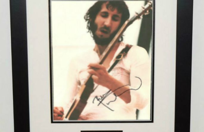 #4-Who – Pete Townshend  Signed 11×14 photograph