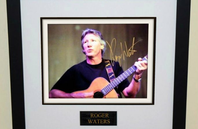 Roger Waters Signed 8×10 Photograph