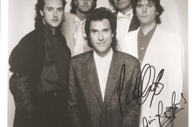 #1-The Kinks Signed 8×10 Photograph