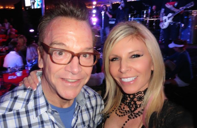 Artist, Stacey Wells with Tom Arnold.