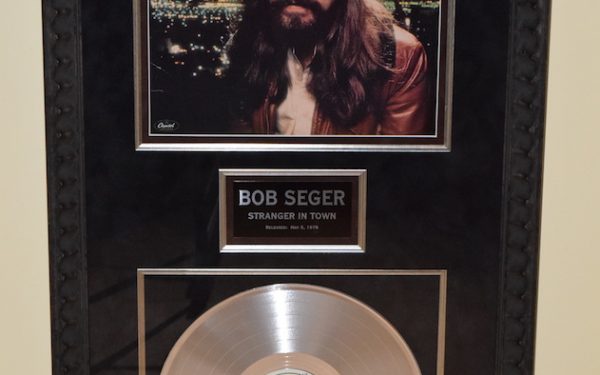 Bob Seger – Stranger In Town