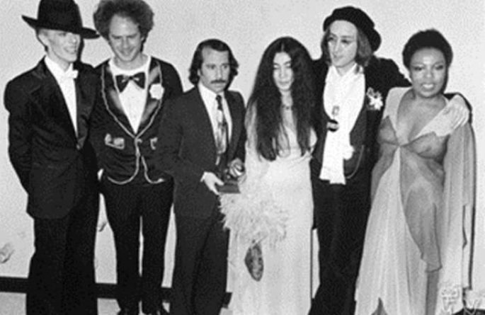 David Bowie, Art Garfunkel, Paul Simon, Yoko Ono, John Lennon & Roberta Flack Grammy Awards, NYC, 1975