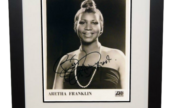 Aretha Franklin Signed 8×10 Photograph