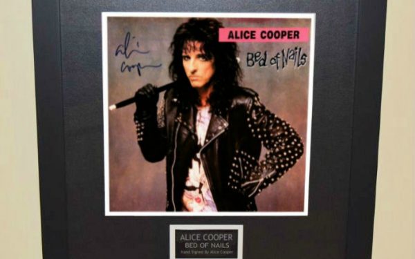 Alice Cooper – Bed Of Nails