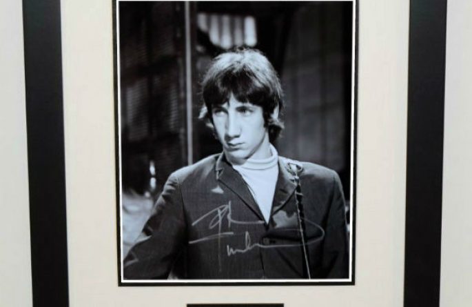 #8-Who – Pete Townshend Signed 8×10 Photograph