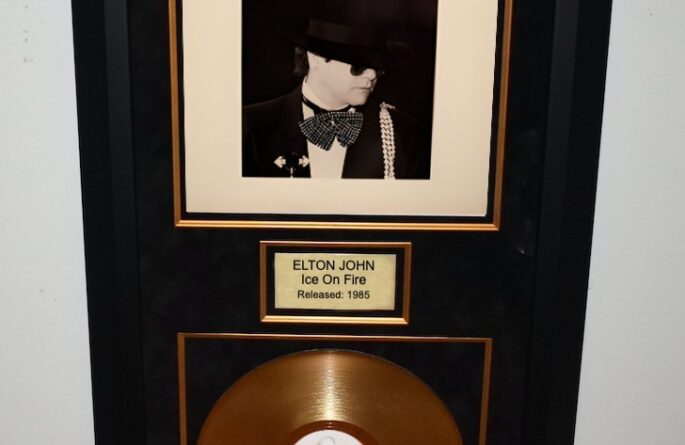Elton John – Ice On Fire