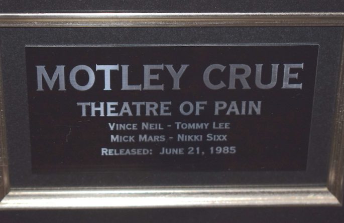 Motley Crue – Theatre Of Pain