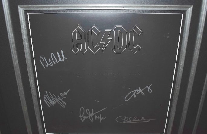 AC/DC - Back In Black, Brian Johnson, Angus Young, Malcolm YoungROCK ...
