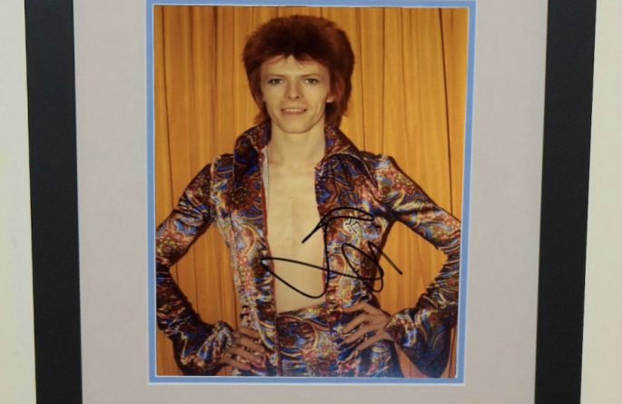 #10-David Bowie Signed 8×10 Photograph