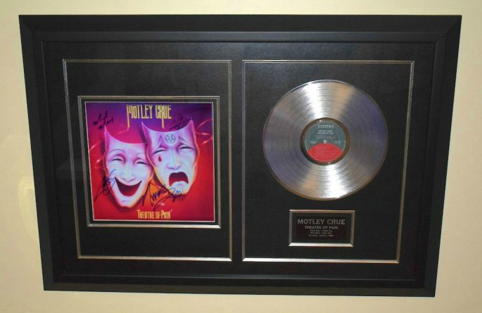 Motley Crue – Theatre Of Pain