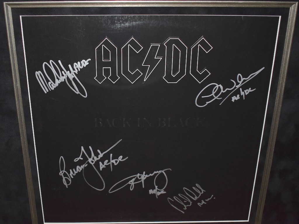 AC/DC - Back In Black, Brian Johnson, Angus Young, Malcolm YoungROCK ...