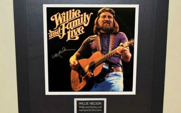 Willie Nelson – Willie and Family Live