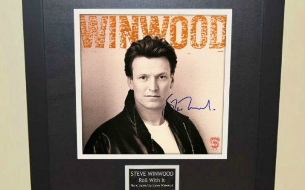 Steve Winwood – Roll With It