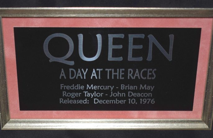 Queen – A Day At the Races