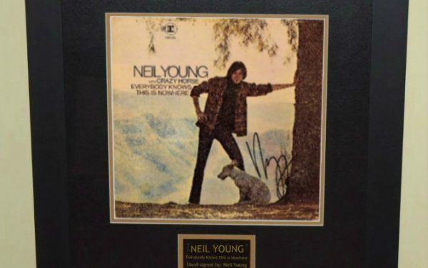 Neil Young – Everybody Knows This Is Nowhere