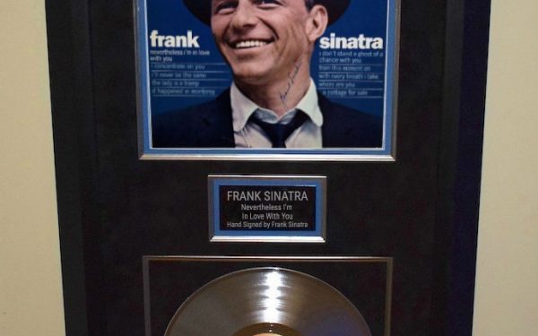 Frank Sinatra – Nevertheless I’m In Love With You