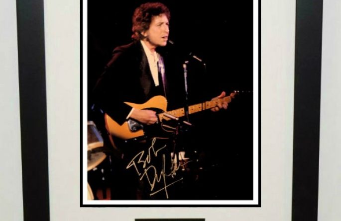 #17-Bob Dylan Signed 8×10 Photograph