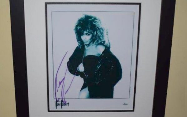 Tina Turner Signed 8×10 Photograph