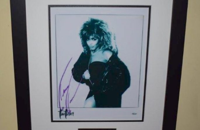 Tina Turner Signed 8×10 Photograph