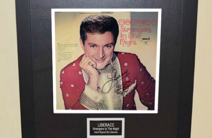 Liberace – Strangers In The Night