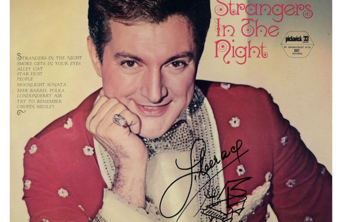 Liberace – Strangers In The Night