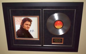 Johnny Cash – One Piece At A Time