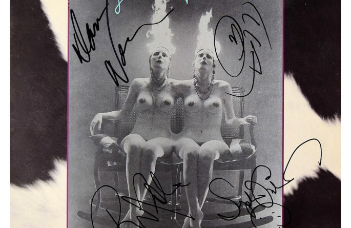 Jane’s Addiction – Nothing’s Shocking