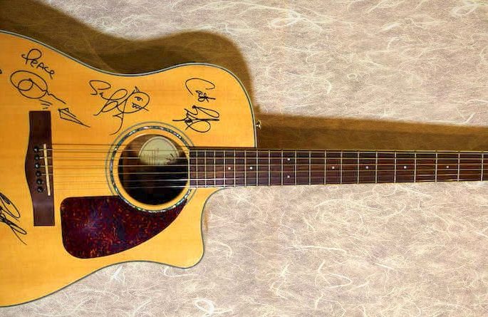 Dave Matthews Guitar – Fender Acoustic Guitar