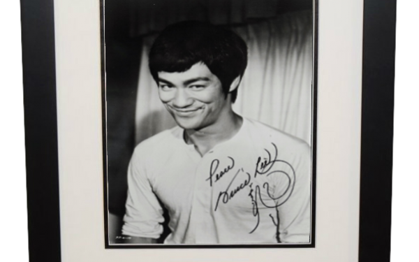 Bruce Lee Signed 8×10 Photograph