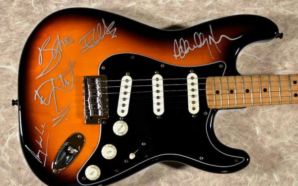 U2 – Sunburst Fender Stratocaster