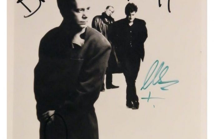 Simple Minds 8×10 Signed Photograph