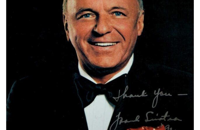 Frank Sinatra Signed 8×10 Photograph