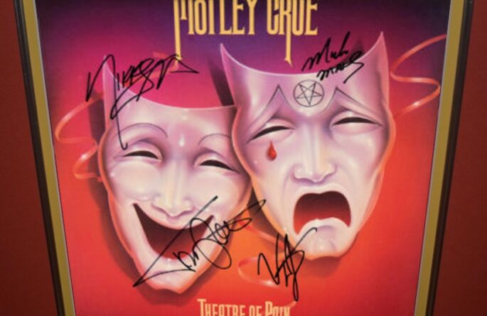 Motley Crue – Theatre Of Pain