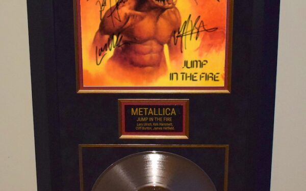 Metallica – Jump In The Fire