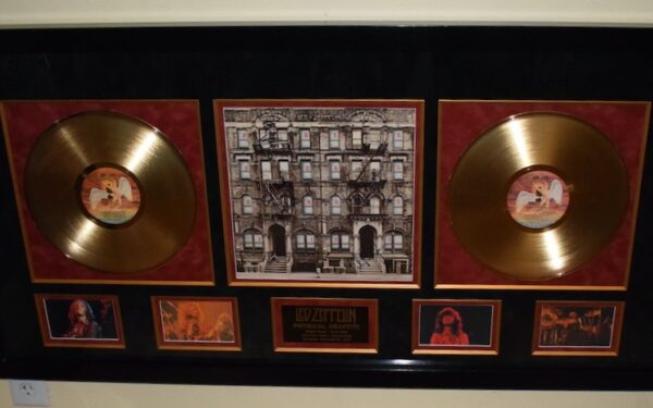 Led Zeppelin – Physical Graffiti