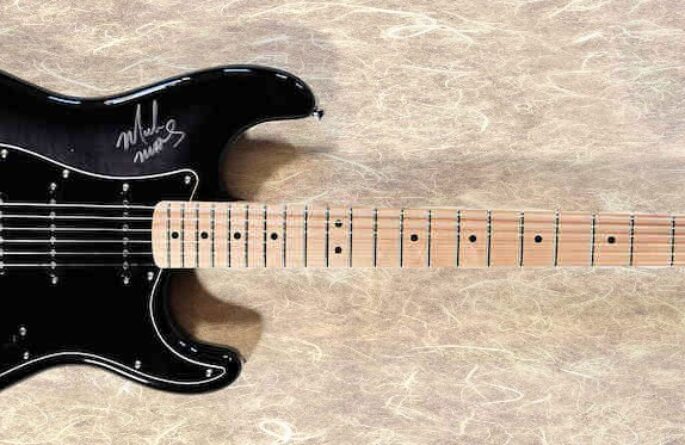 Motley Crue – Fender Squier Stratocaster