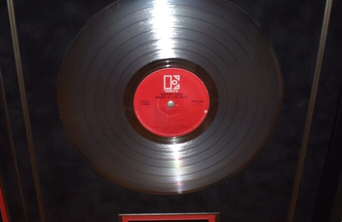 Motley Crue – Shout At The Devil