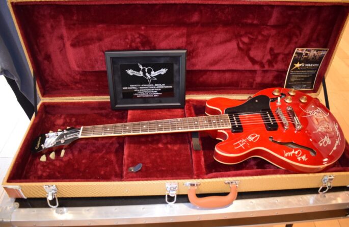 Tom Petty & The Heartbreakers – Epiphone Hollow Body