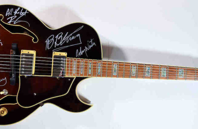 Blues Guitar – Signed Ibanez Artcore