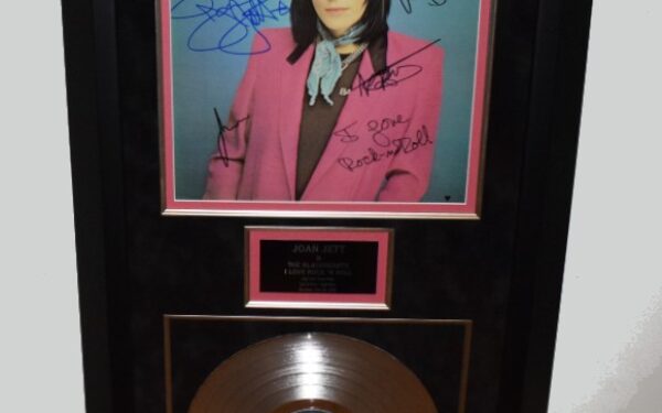 Joan Jett – I Love Rock N’ Roll