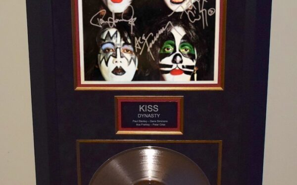 KISS – Dynasty (SOLD!)