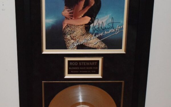Rod Stewart – Blondes Have More Fun