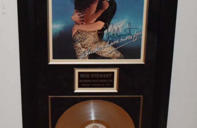 セール中…ロットスチュワート直筆サイン入り2Lサイズ写真…Rod Stewart ロット・スチュワート直筆サイン入り2Lサイズ写真…Rod Stewart 【公式
