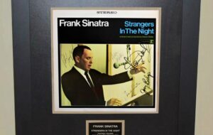 Frank Sinatra – Strangers In The Night